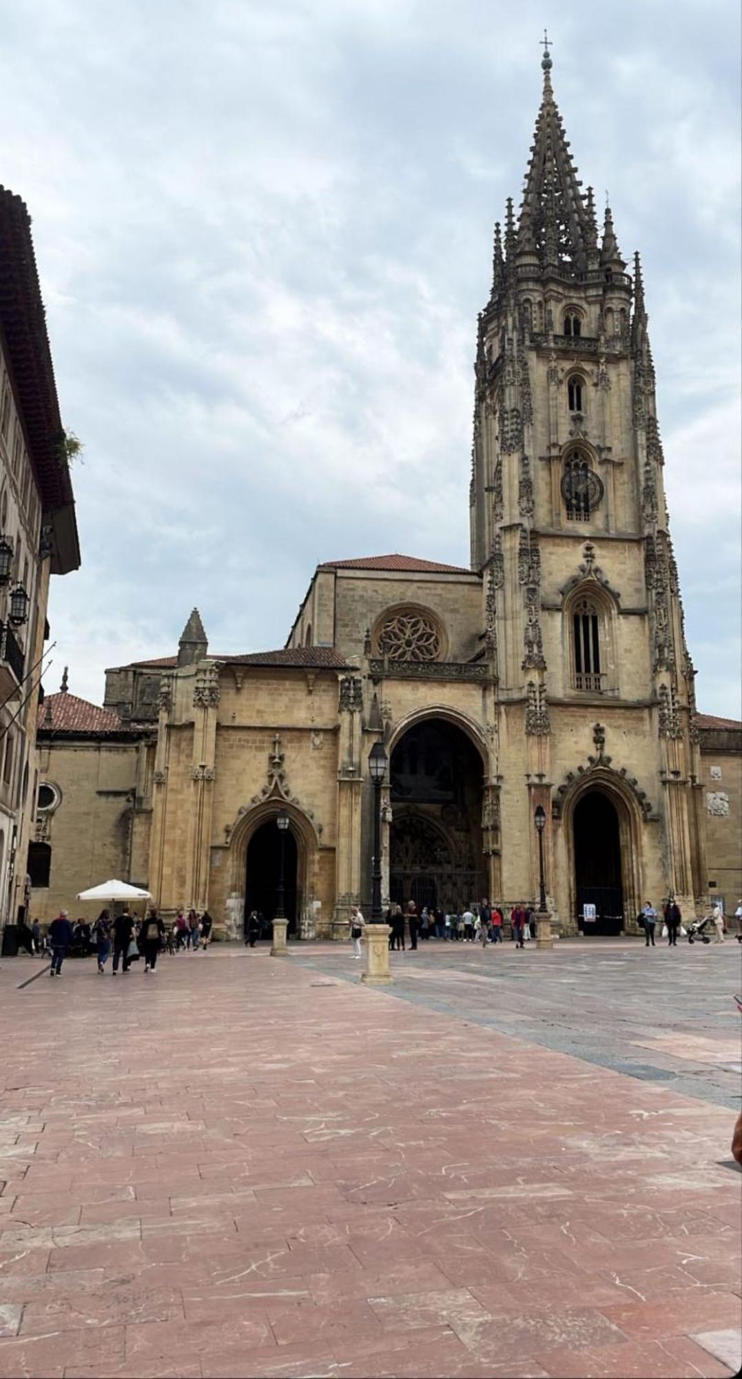 Apartamento Piso Centro Estacion De Autobuses-tren Con Garaje Oviedo